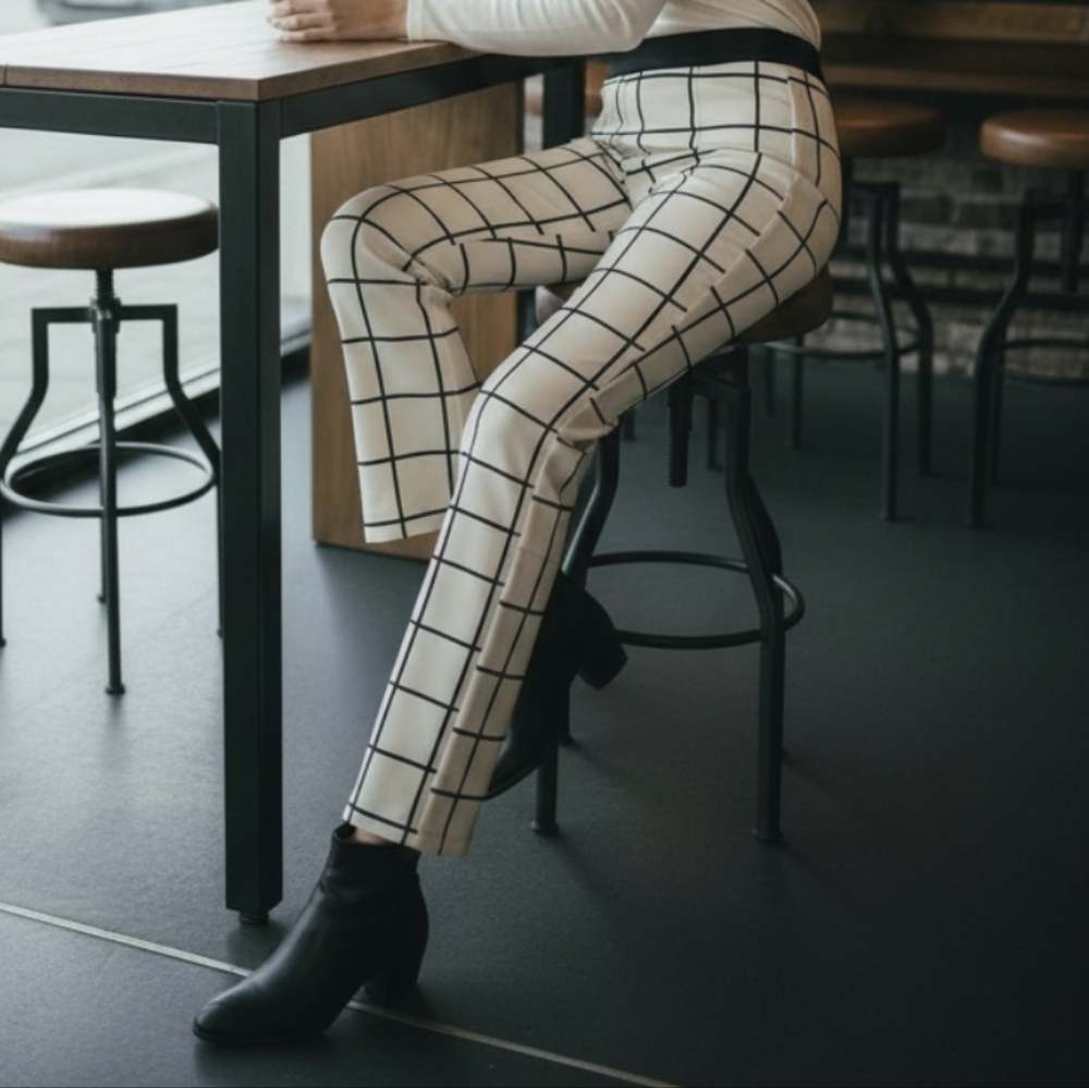 Express Cream And Black Windowpane Editor Pants, Size 8R